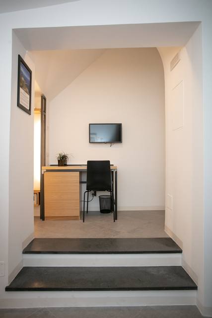 Camera Cetrella: ingresso dalla strada