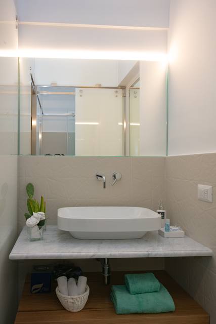 Camera San Nicola: bagno con lavabo